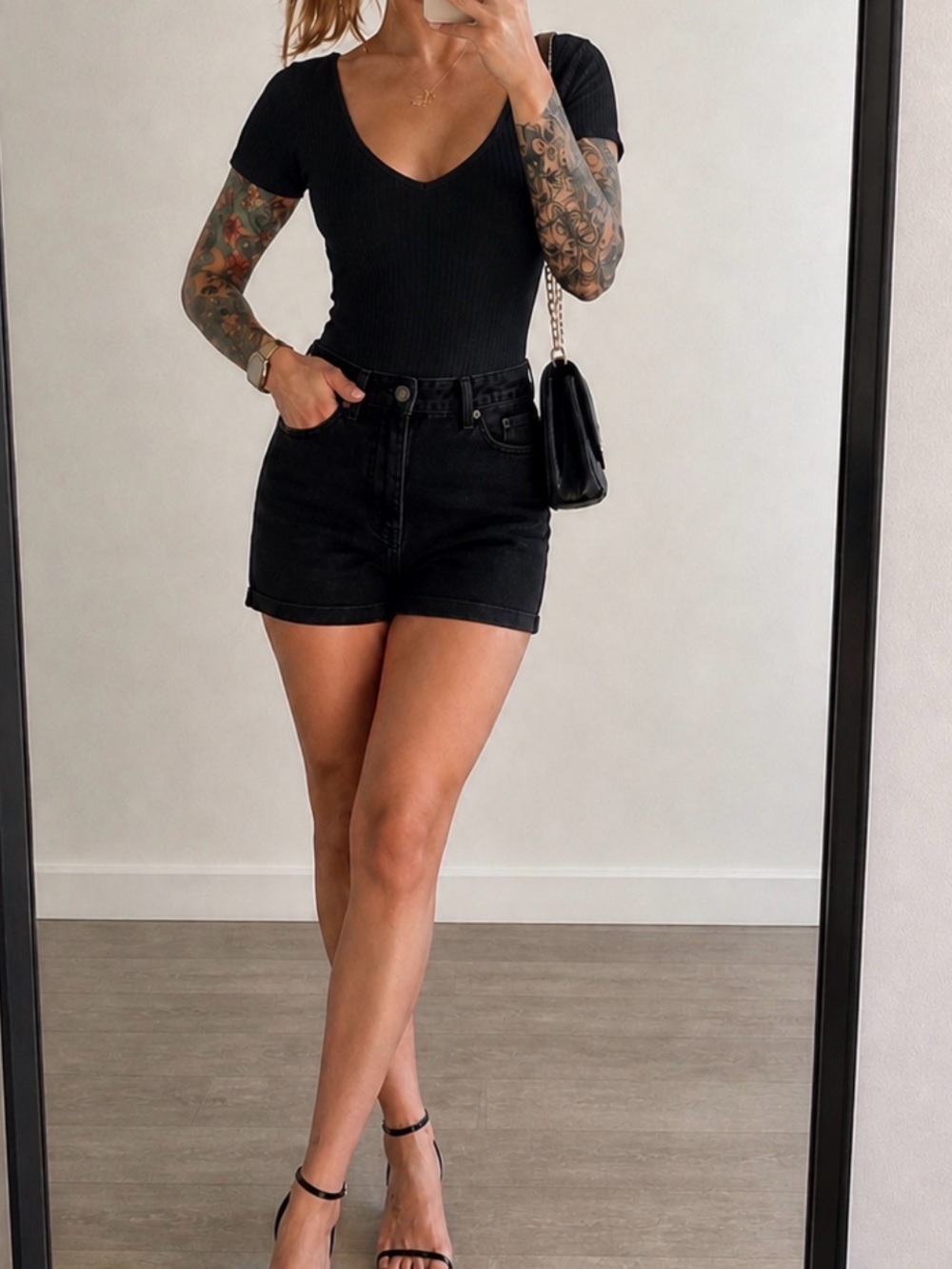 Marilyn Monroe Ribbed Bodysuit Medium Black V-Neck Short Sleeve Stretch